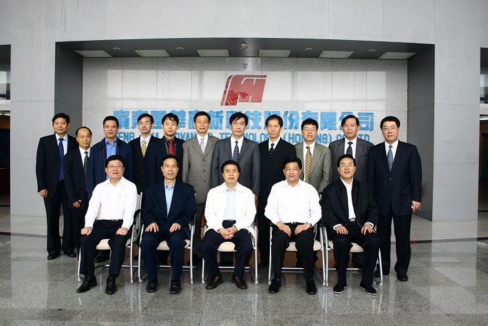 1566487523220107.jpg 廣東省長黃華華會見李波一行.JPG